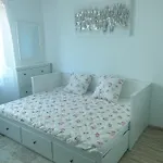 White Pearl With Free Ev Ch-station * Valbandon