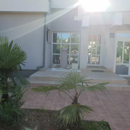 White Pearl With Free Ev Ch-station Apartment Valbandon