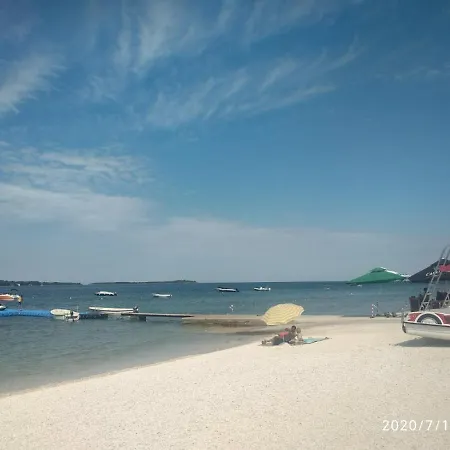 公寓 White Pearl With Free Ev Ch-station Valbandon