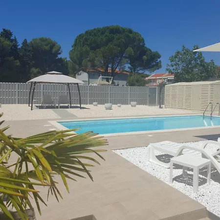 White Pearl With Free Ev Ch-station Valbandon