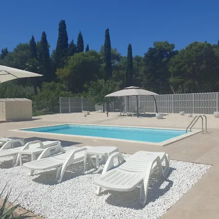 White Pearl With Free Ev Ch-station Apartment Valbandon