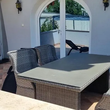 White Pearl With Free Ev Ch-station 公寓