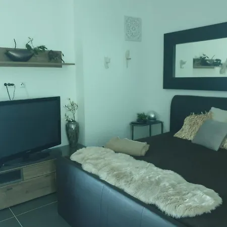 White Pearl With Free Ev Ch-station Valbandon