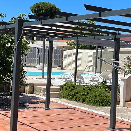 White Pearl With Free Ev Ch-station * Valbandon