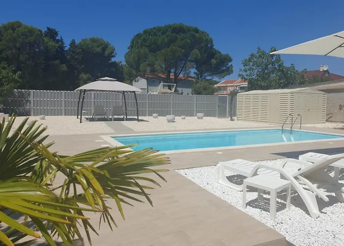 White Pearl With Free Ev Ch-station Valbandon