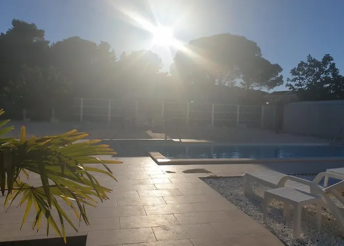 White Pearl With Free Ev Ch-station * Valbandon