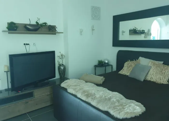 White Pearl With Free Ev Ch-station Valbandon